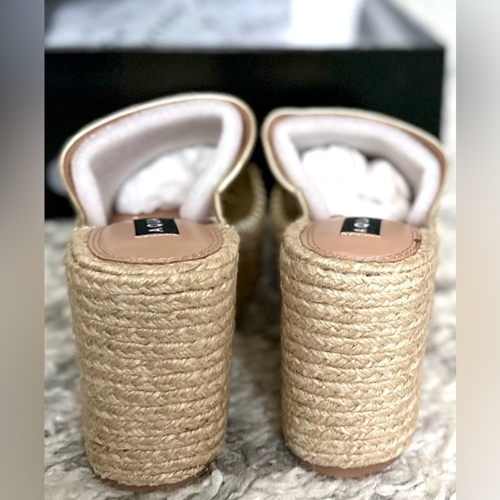 NWT Aqua Jacy Gold Leather Espadrille Platform Wedges — 7.5 | Summer Staple - Picture 7 of 14